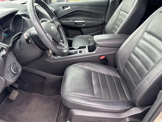 Vehicle image 27 of 34