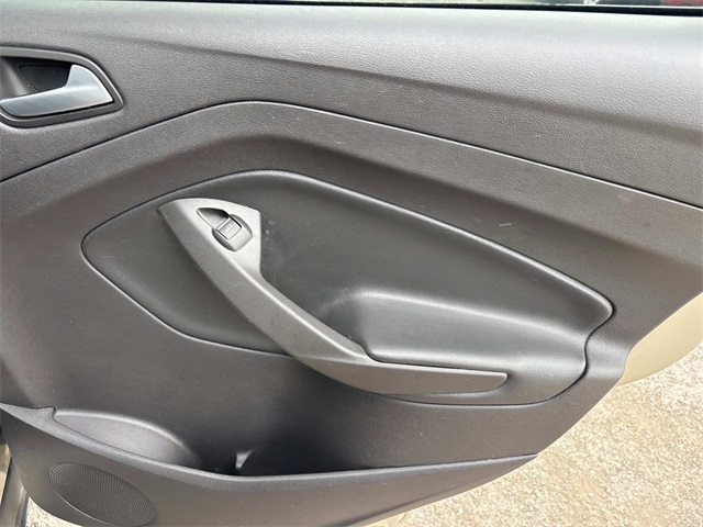 Vehicle image 21 of 34