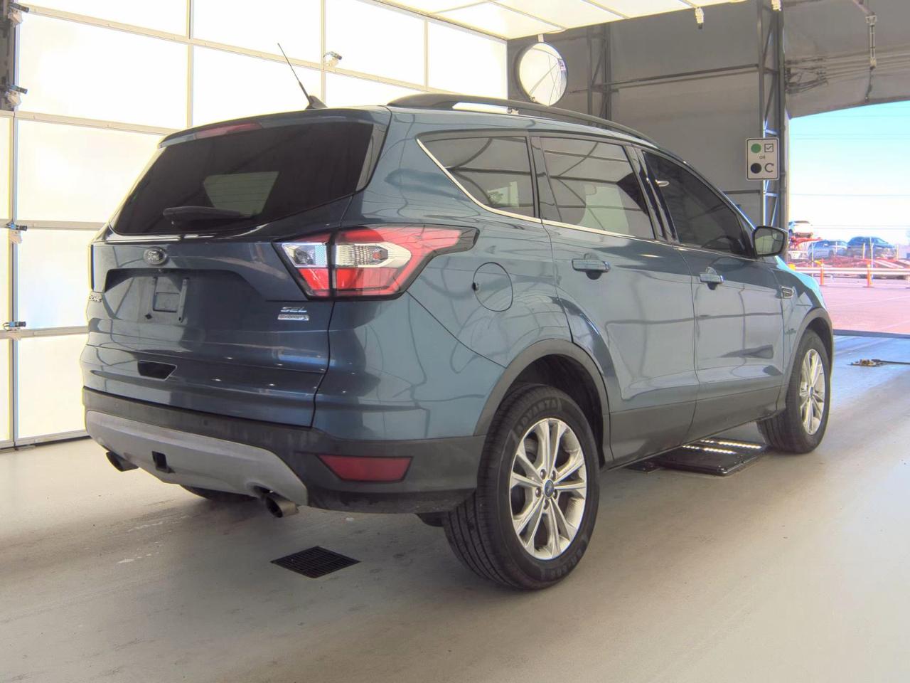 2018 Ford Escape SEL Image 3 of 6