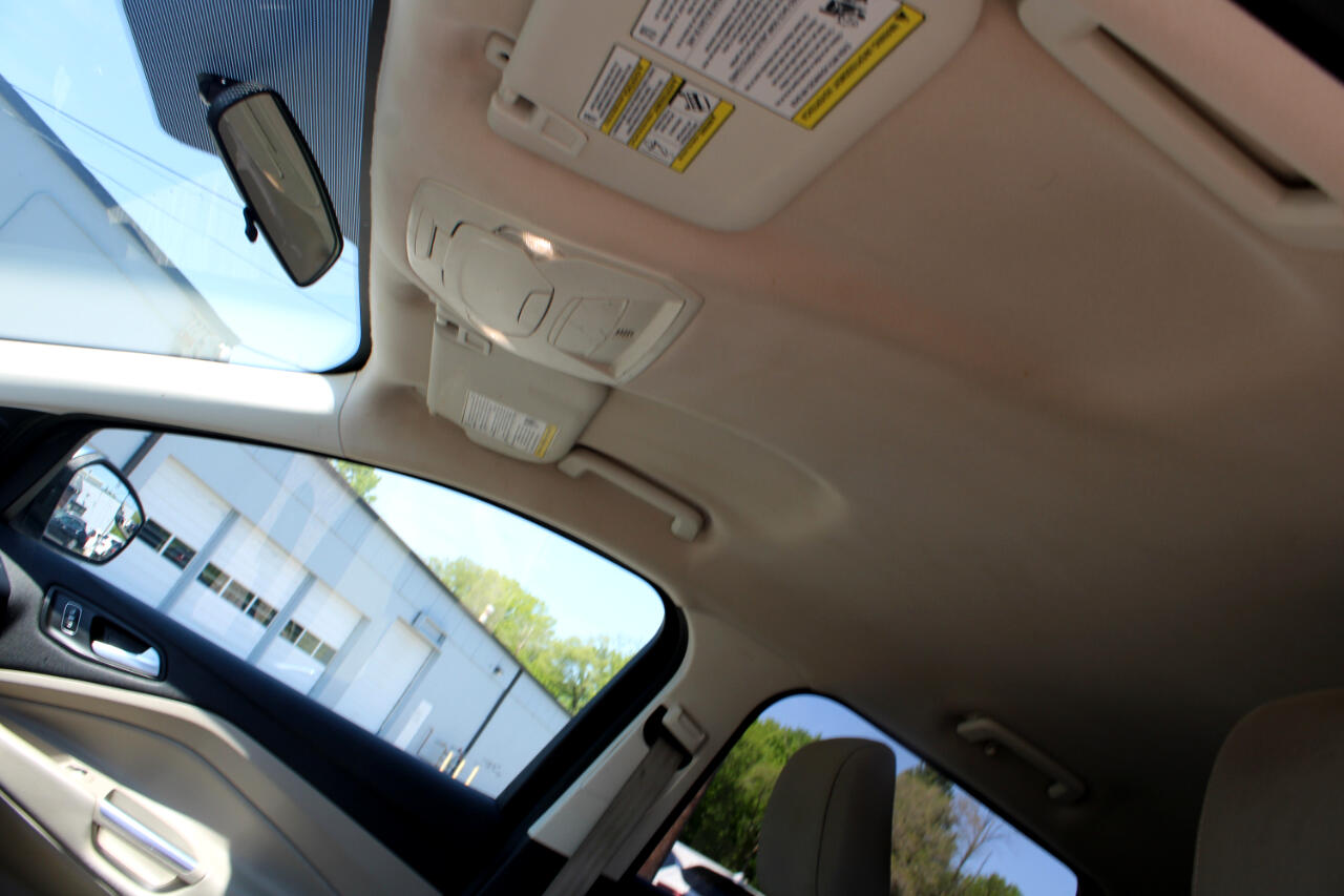 Vehicle image 21 of 32