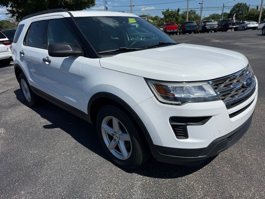2018 Ford Explorer Base Image 2 of 13