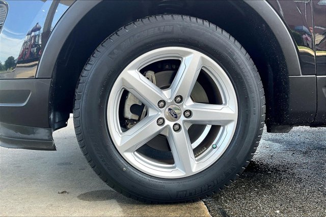 Vehicle image 12 of 30