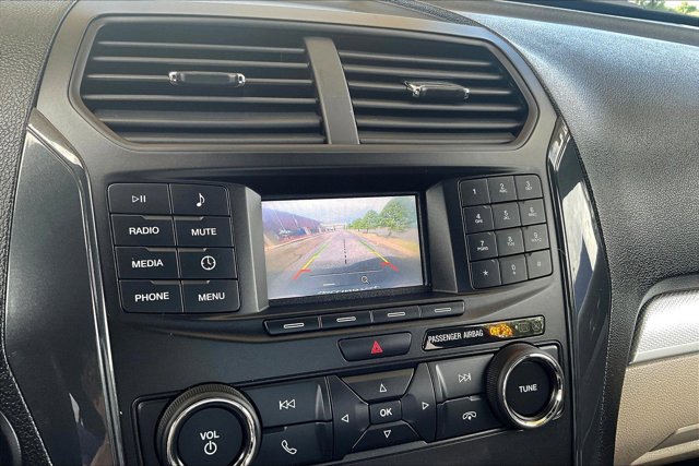 Vehicle image 26 of 30