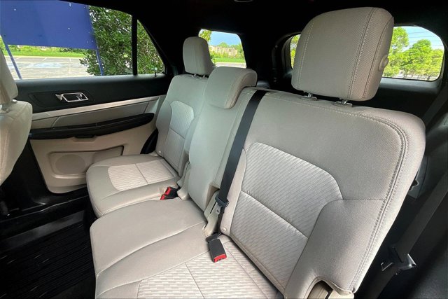 Vehicle image 18 of 30