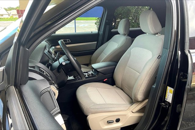 Vehicle image 9 of 30