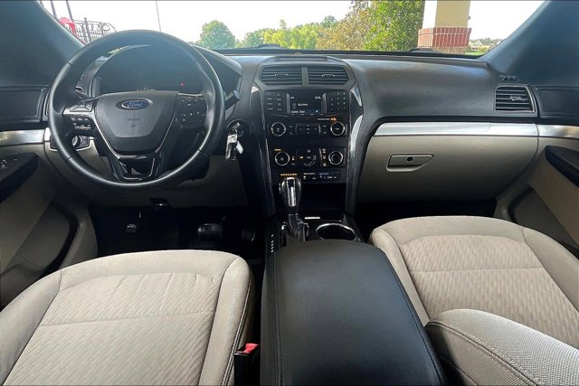 Vehicle image 13 of 30