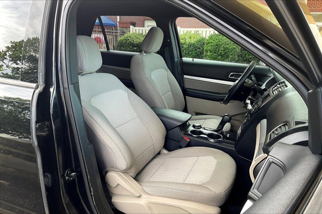Vehicle image 10 of 30