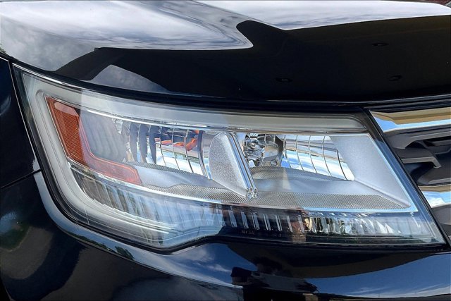 Vehicle image 24 of 30