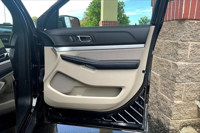 Vehicle image 20 of 30