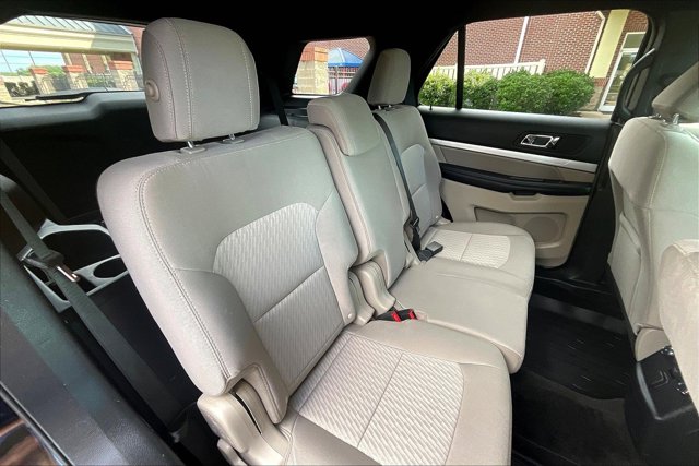 Vehicle image 17 of 30