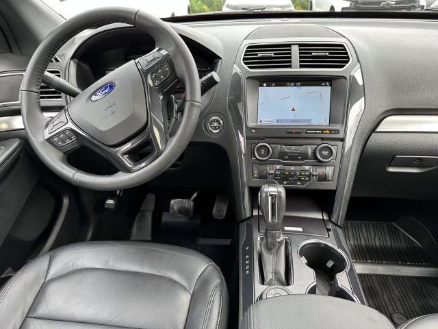 Vehicle image 17 of 30