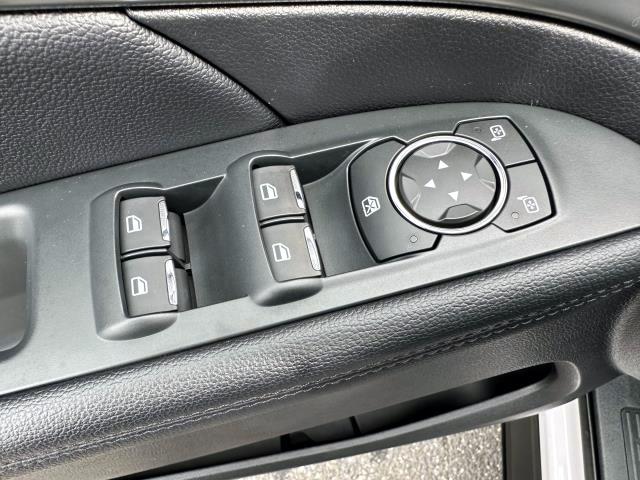 Vehicle image 9 of 30