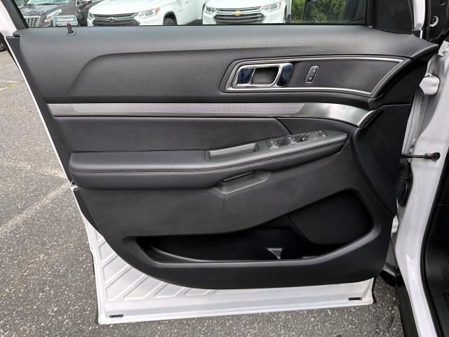 Vehicle image 8 of 30