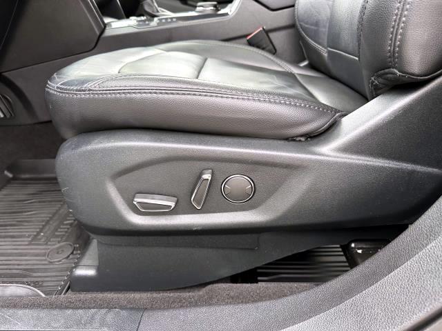 Vehicle image 10 of 30