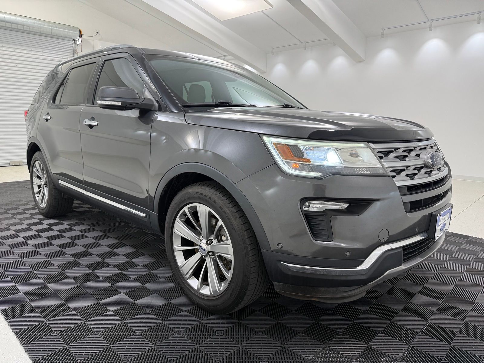 2018 Ford Explorer Limited Image 3 of 37