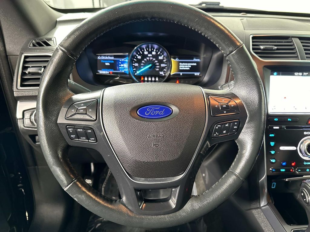 Vehicle image 11 of 25