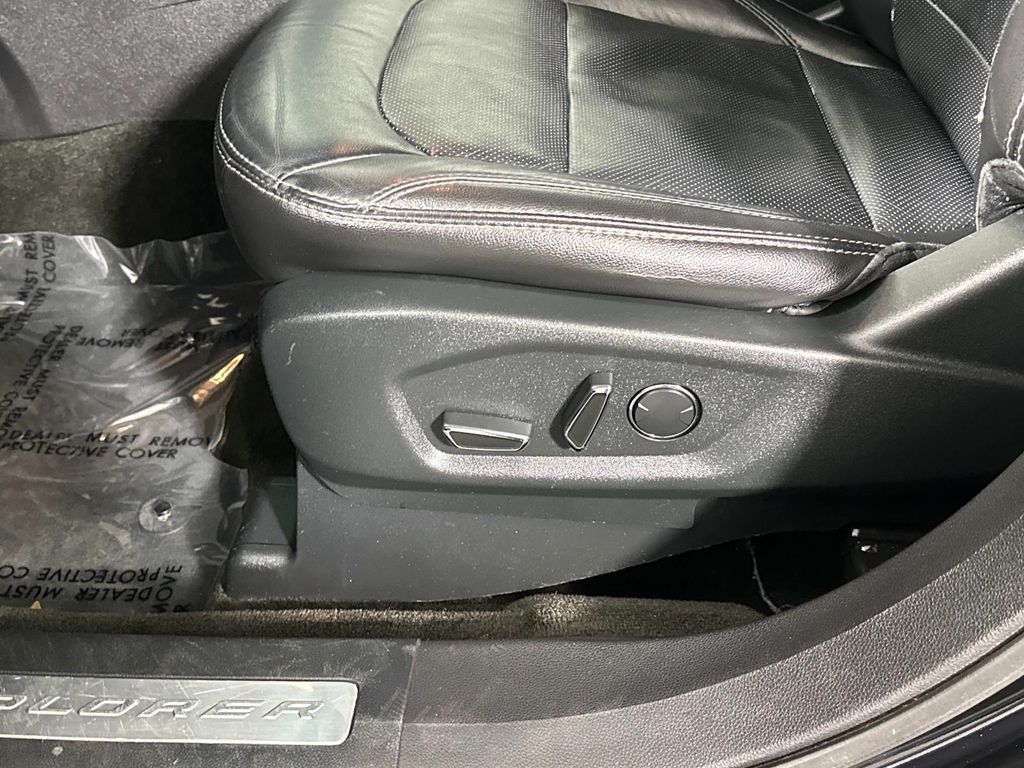 Vehicle image 15 of 25