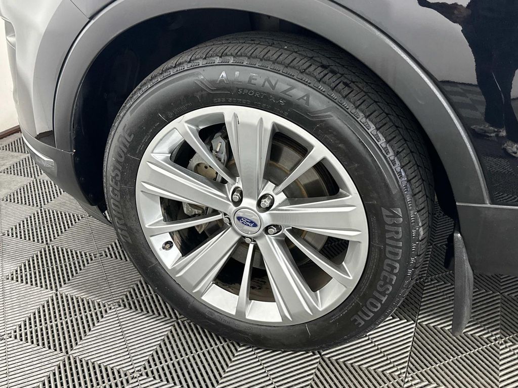 Vehicle image 24 of 25