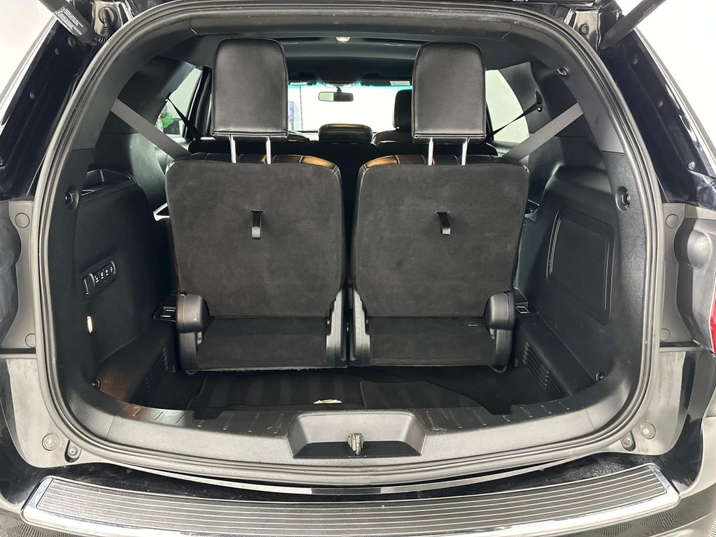Vehicle image 19 of 25