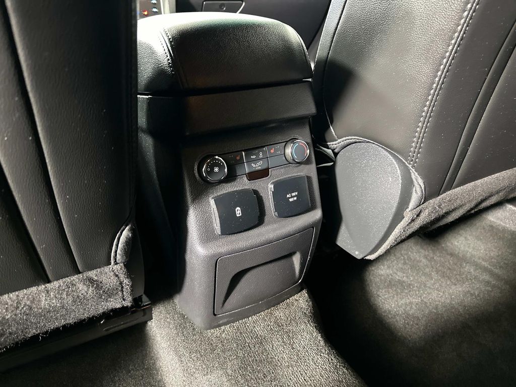 Vehicle image 17 of 25