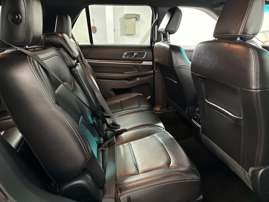 Vehicle image 20 of 25