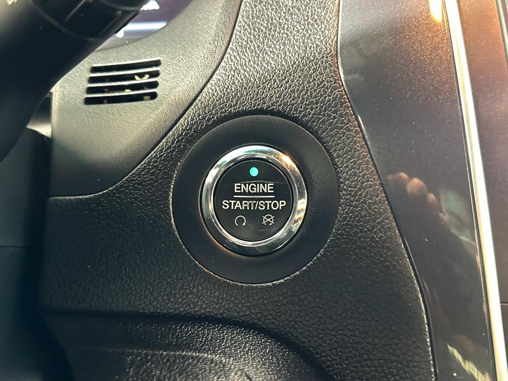 Vehicle image 10 of 25