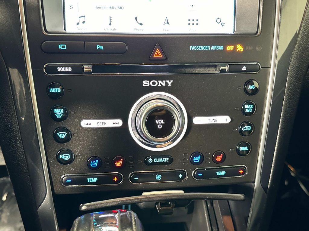 Vehicle image 8 of 25