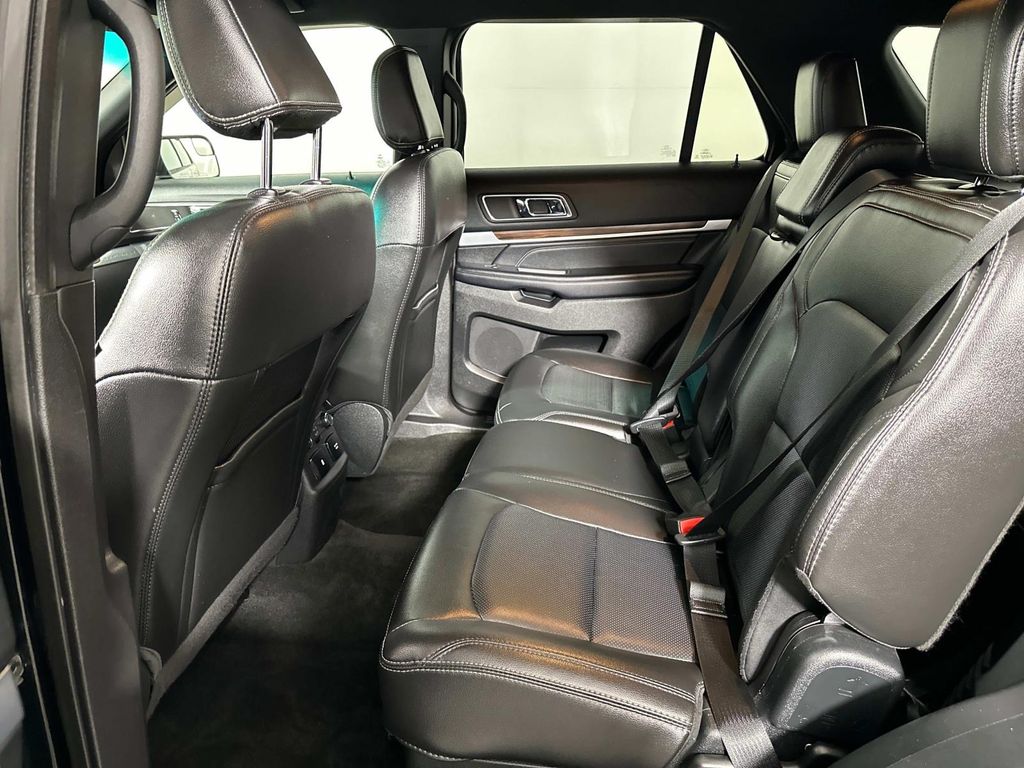 Vehicle image 16 of 25
