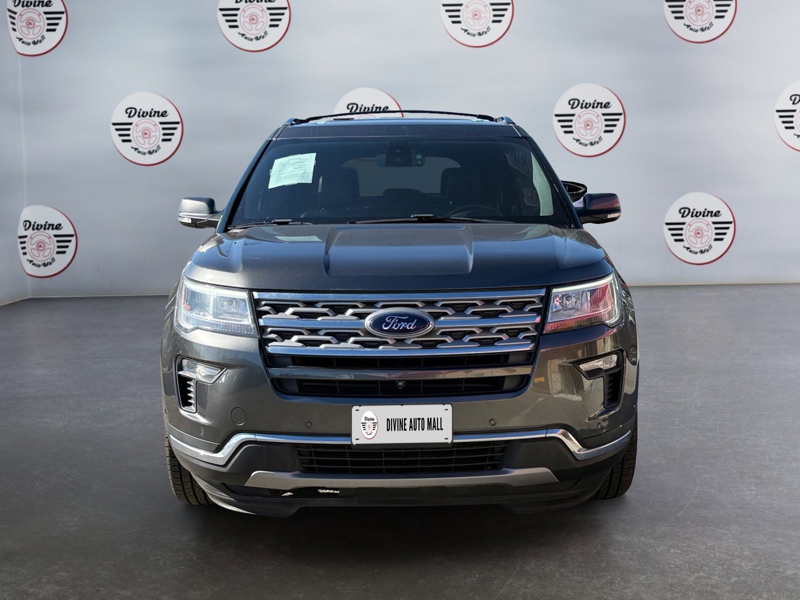 2018 Ford Explorer Limited Image 2 of 15