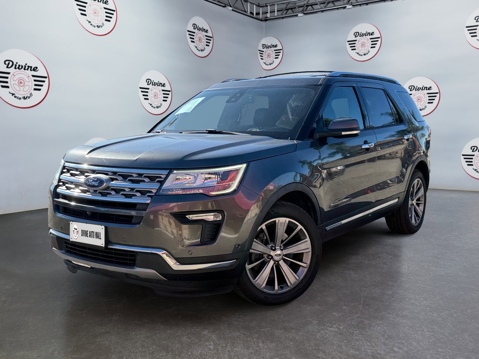2018 Ford Explorer Limited Image 1 of 15