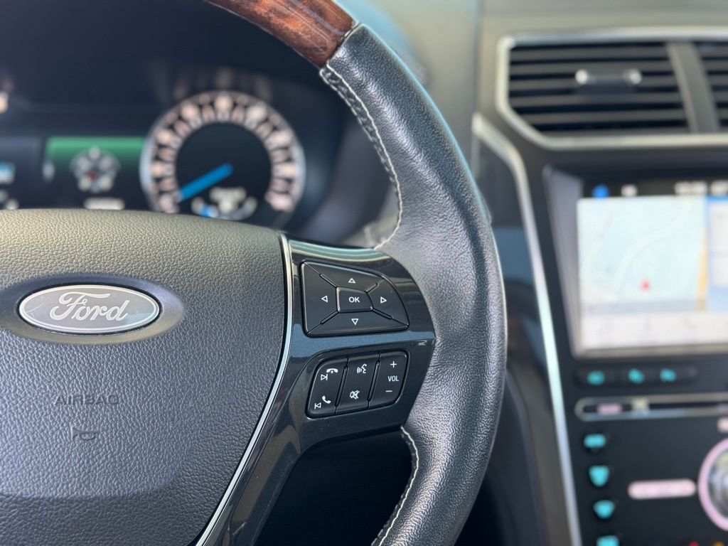 Vehicle image 17 of 41