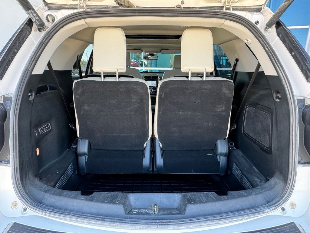 Vehicle image 37 of 41