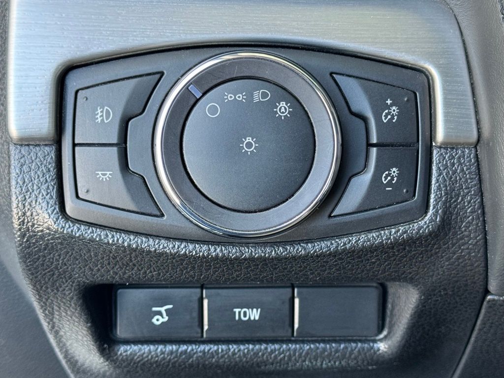 Vehicle image 23 of 41
