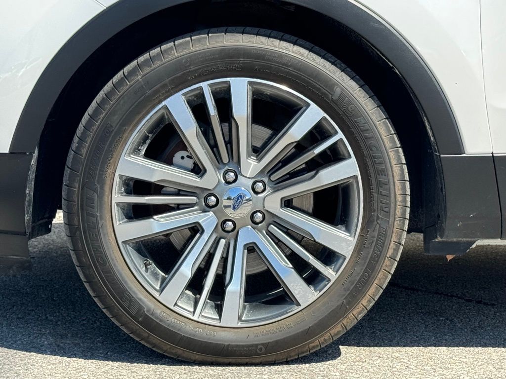 Vehicle image 39 of 41