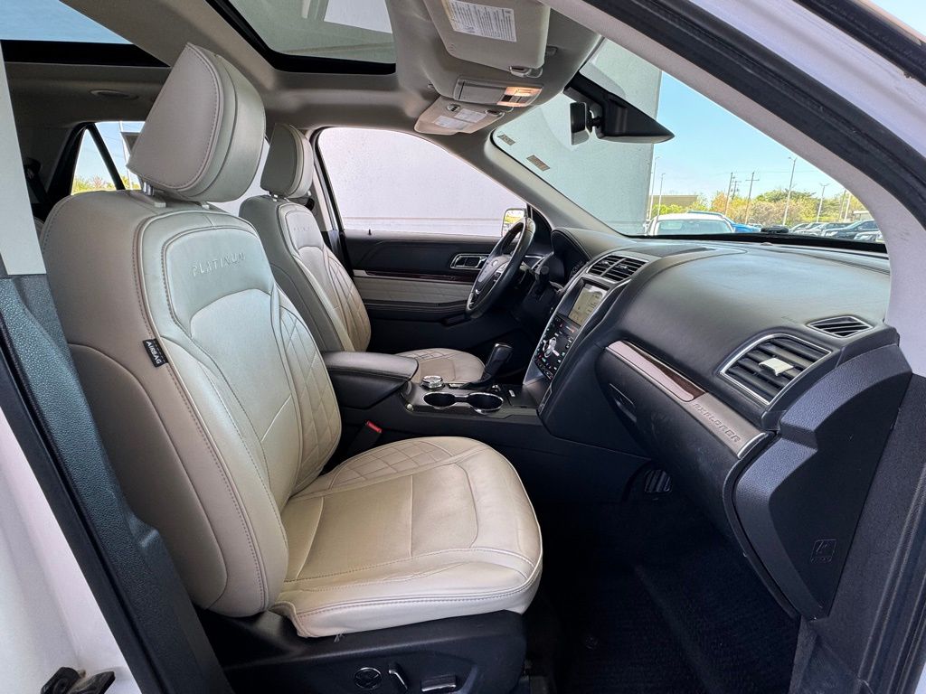 Vehicle image 31 of 41