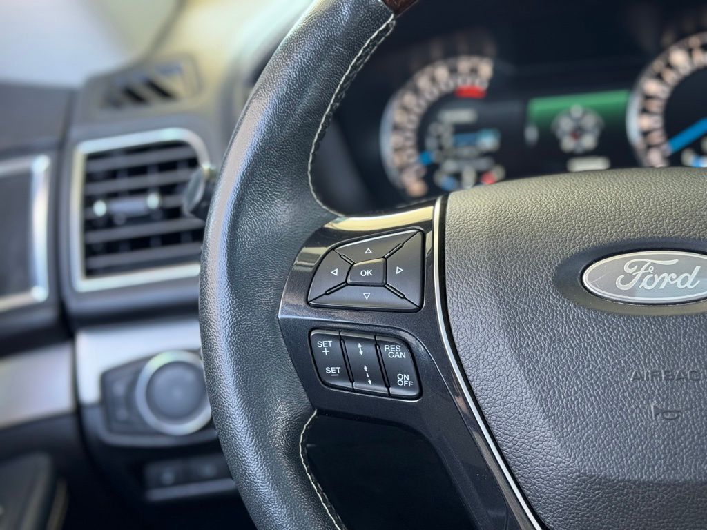 Vehicle image 16 of 41