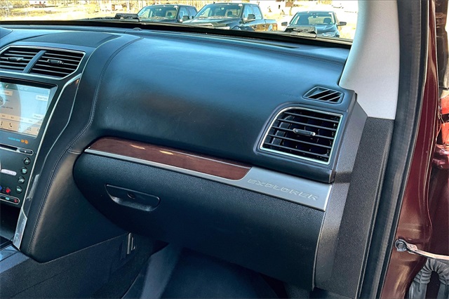 Vehicle image 23 of 34