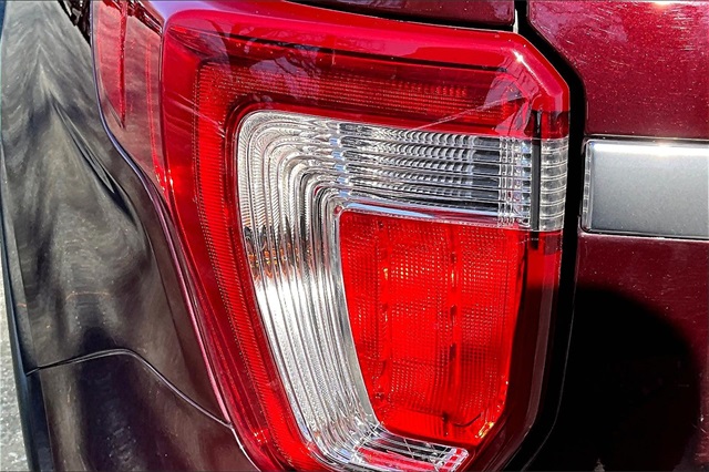 Vehicle image 32 of 34