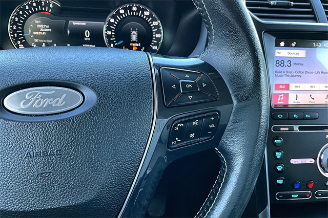 Vehicle image 14 of 34