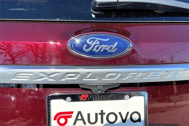 Vehicle image 33 of 34