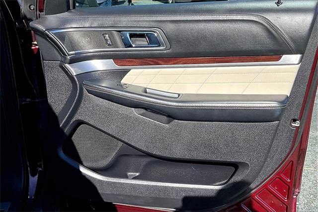 Vehicle image 21 of 34