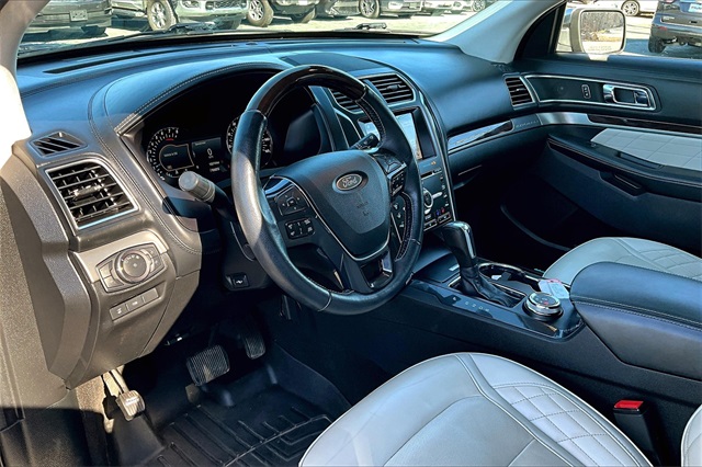 Vehicle image 11 of 34