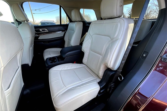 Vehicle image 20 of 34