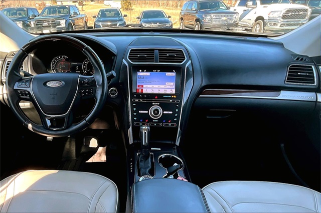 Vehicle image 18 of 34
