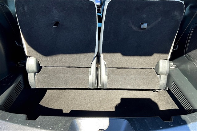 Vehicle image 27 of 34