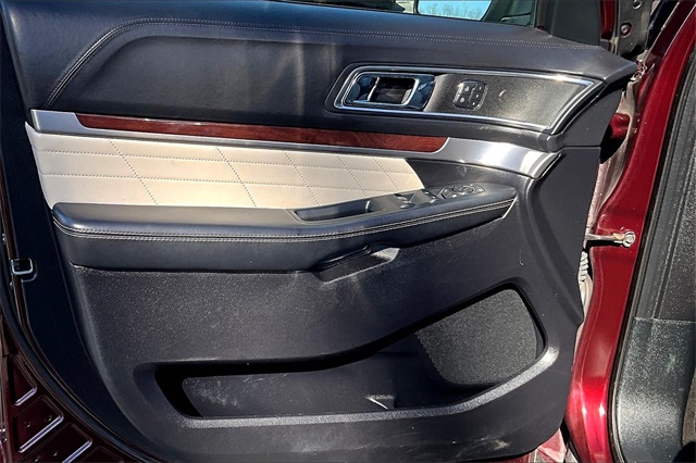 Vehicle image 9 of 34