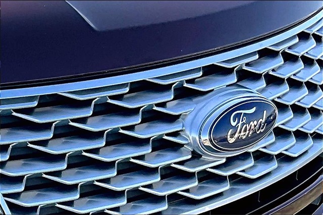Vehicle image 31 of 34