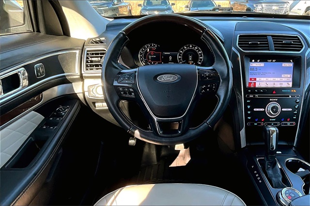 Vehicle image 12 of 34