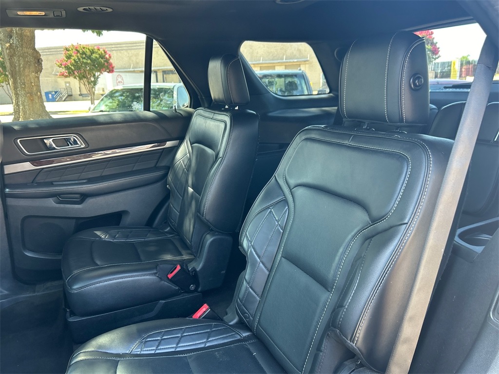 Vehicle image 29 of 43