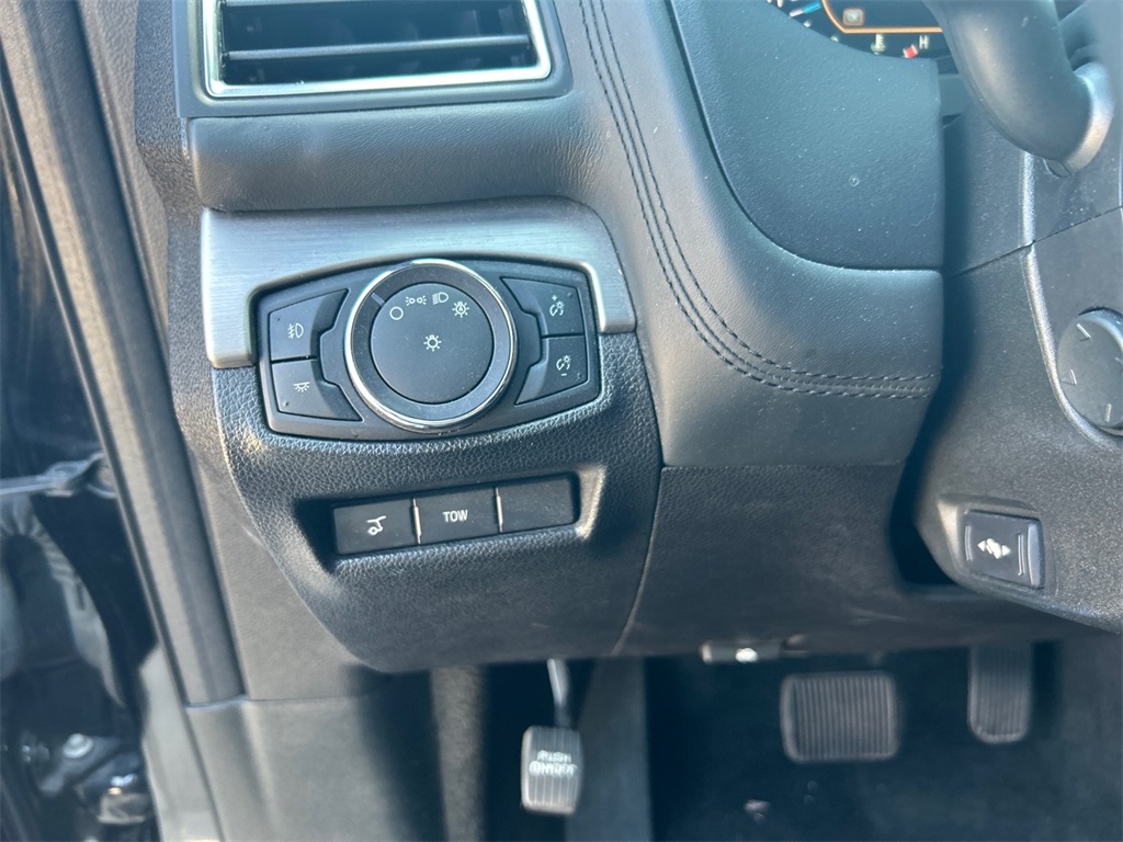 Vehicle image 19 of 43